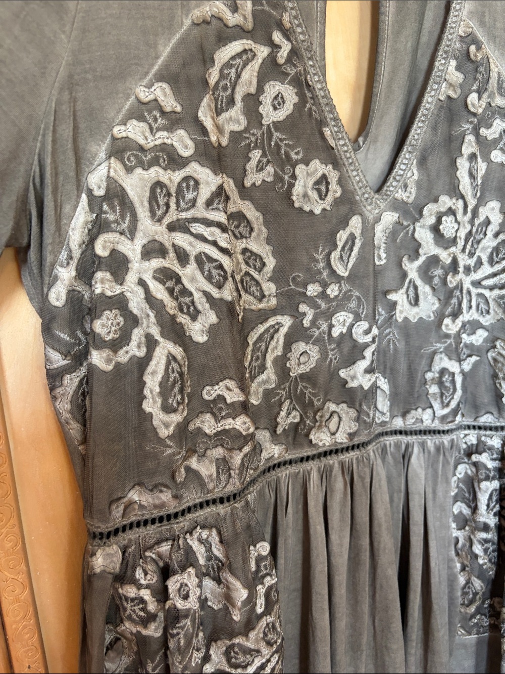 ๐ POL Olive Green Lace Accent Tunic Top - Picture 6 of 16